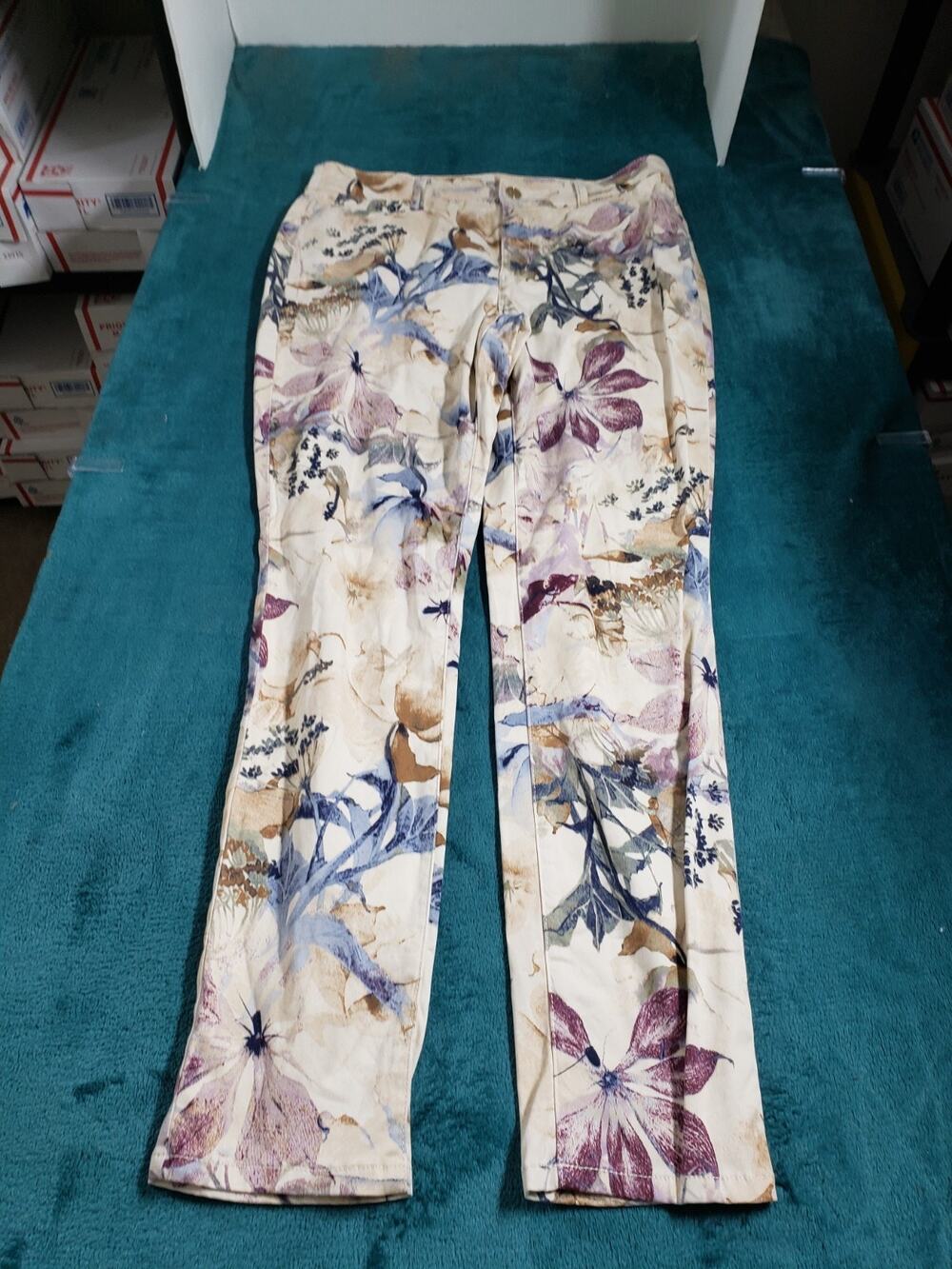 Chicos Jeans Size 1 US Size 8 Women White Floral Stretch Mid Rise Jegging